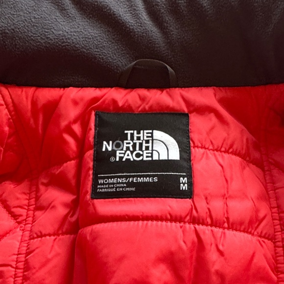 The North Face Dark Green Belted Jacket with Red Lining - Picture 4 of 5